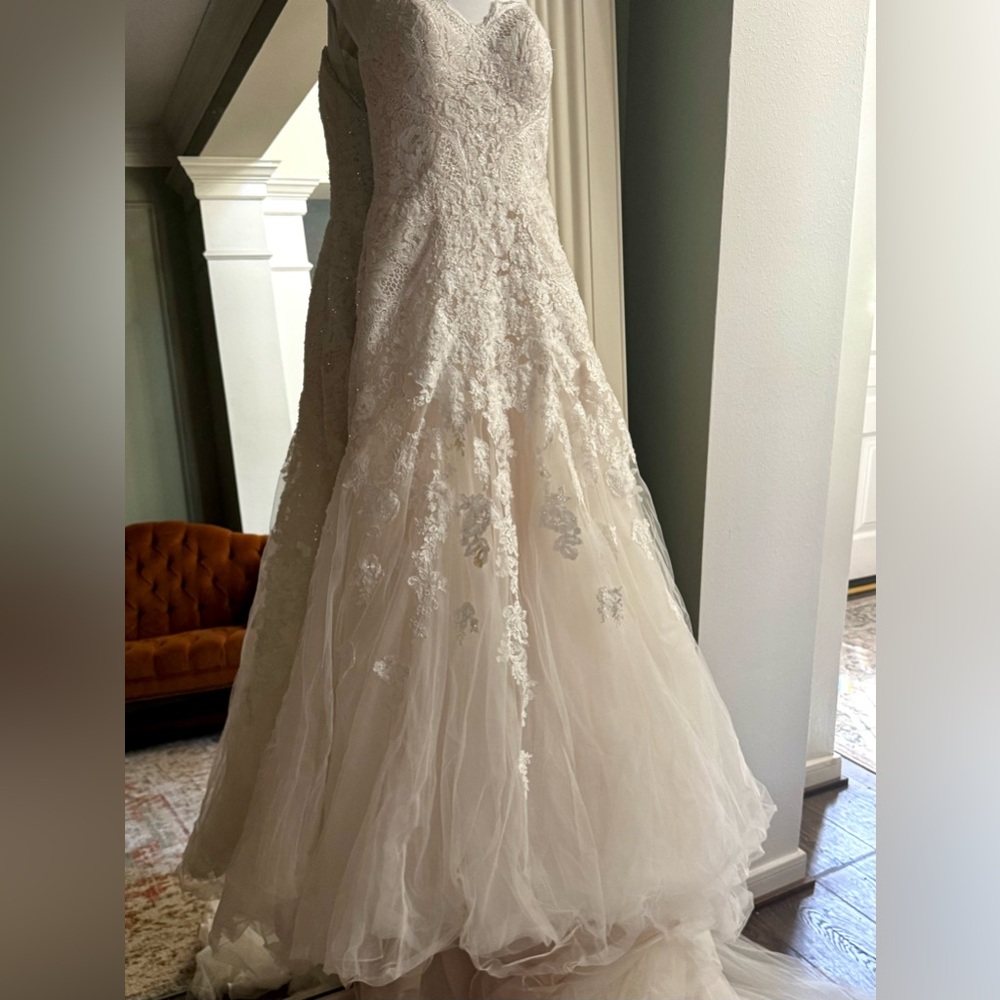 Essence of Australia Wedding Dress - Picture 2 of 16